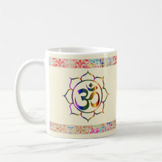 Caneca De Café Namaste Aum Om Lotus com o Rainbow Vintage Border 