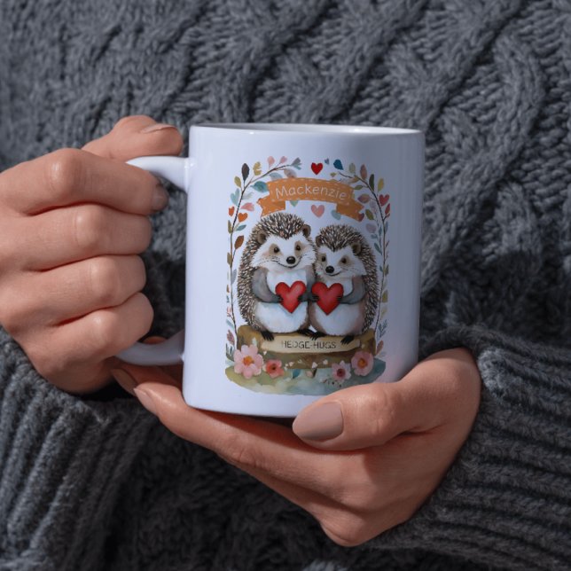 Caneca De Café Namorados personalizados de Hedgehogs Hedgehugs (Cute Hedgehogs Hedgehugs personalized Valentines Coffee Mug by Ricaso Add your own name )