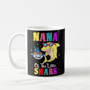 Caneca De Café Nana Do Pequeno Festa De Tubarão Do Avô