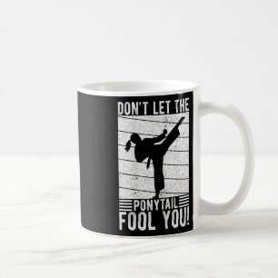 Caneca De Café Não Deixe a Trança Enganar Você! Garota de Karatê