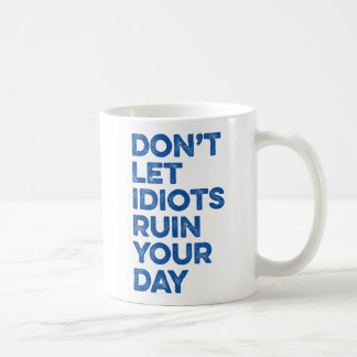 Caneca De Café Não deixe os idiotas arruinarem seu dia.