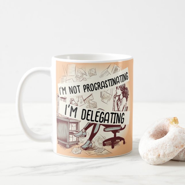 Caneca De Café Não estou a procrastinar, estou a delegar. (Com Donut)