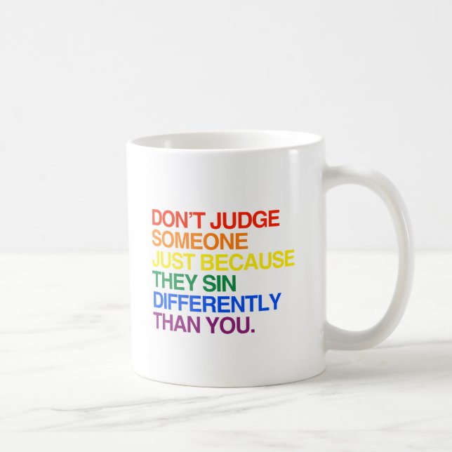 CANECA DE CAFÉ NÃO JULGUE ALGUÉM PORQUE ELES PECADO (Direita)