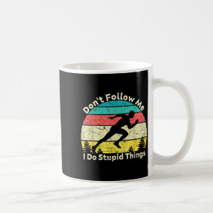 Caneca De Café Não siga fazendo coisas estúpidas atlética vintage