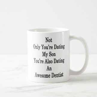 Caneca De Café Não somente você está datando meu filho que você