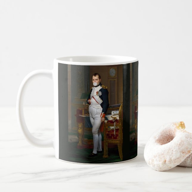 Caneca De Café Napoleão Bonaparte soprando uma pastilha branca (Com Donut)