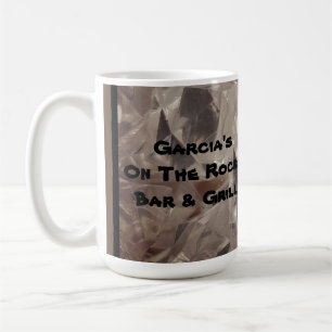 Caneca De Café Nas Rochas