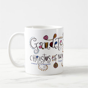 Caneca De Café Natal Com Letra Mão Escrita em Gaudete Latino