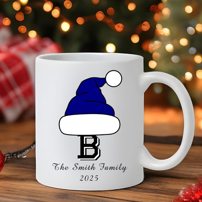 Caneca De Café Natal da Família do Monograma Santa Hat do Marinho (Modern Navy Santa Hat Monogram Family Christmas Coffee Mug
)