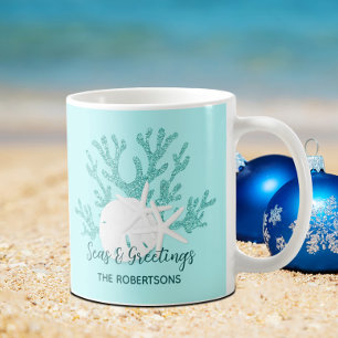 Caneca De Café Natal na Praia Costeira Mar e Saudações
