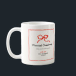 Caneca De Café Natal tradicional e elegante do arco vermelho<br><div class="desc">O elegante e tradicional arco vermelho,  multi-script e a tipografia serif Feliz Natal Feriado favorece a caneca de presente decor.</div>