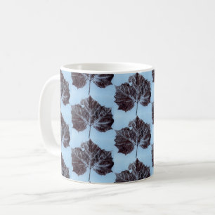 Caneca De Café Nature Leaf Impressão com sícamore marrom em azul.