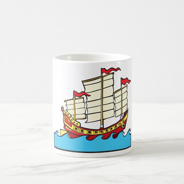 Caneca De Café Navio Tradicional Vermelho da China em Ondas Azuis (Criador carregado)