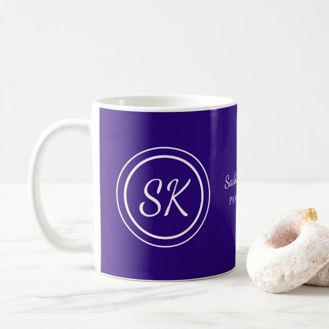 Caneca De Café Negócios do Monograma de Script Puro Elegante (Com Donut)
