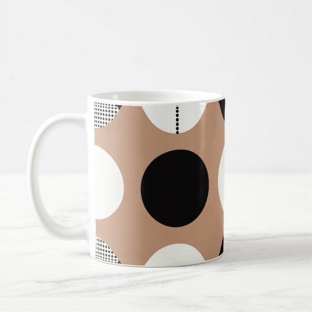 Caneca De Café Negra, círculos brancos, fundo castanho. (Esquerda)