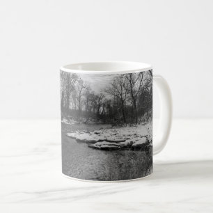 Caneca De Café Neve Ao Longo Do Rio James Grayscale Coffee Mug