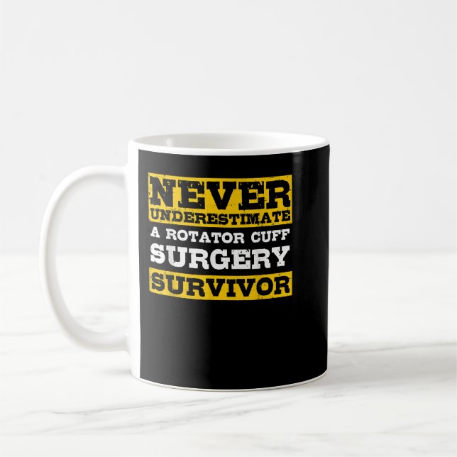Caneca De Café Never Underestimate A Rotator Cuff Surgery Survivo (Esquerda)