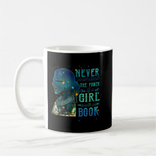 Caneca De Café Never Underestimate The Power Of A Girl With A Boo