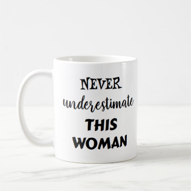 Caneca De Café never underestimate this woman (Esquerda)