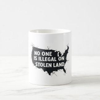 Caneca De Café NINGUÉM É ILEGAL EM TERRA ROUBADA - Anti Racismo