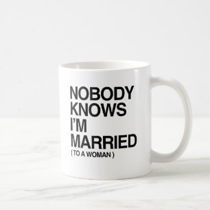 Caneca De Café NINGUÉM SABE QUE SOU CASADO COM UMA MULHER -.png