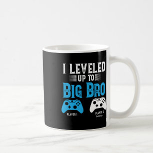 Caneca De Café Nivelando Para A Reprodução De Vídeo Do Big Brothe