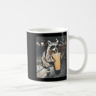 Caneca De Café (no verso) guaxinim bebendo café gelado anima engr