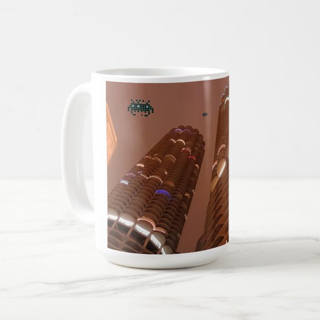 Caneca De Café Noite dos Invasores da Marina City (Frente Esquerda)