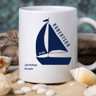 Caneca De Café Nome da Família da Casa do Lago Barco à Vela Azul-