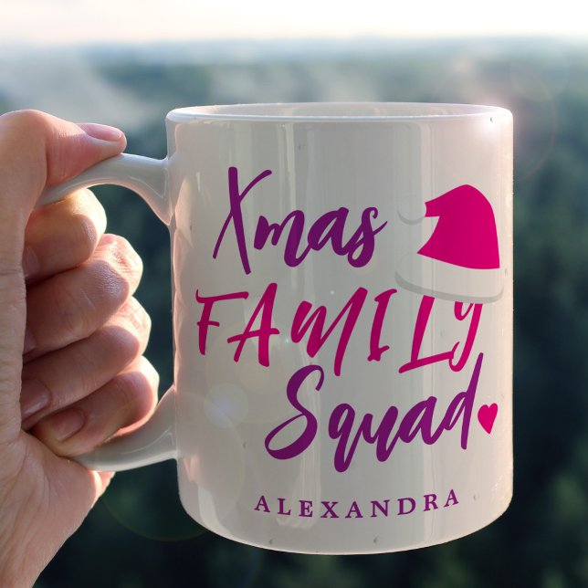 Caneca De Café Nome da família de Natal rosa personalizada (Criador carregado)