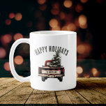 Caneca De Café Nome da Família Personalizada de Caminhão de Natal<br><div class="desc">Acalme-se esta temporada de férias com a nossa caneca de Natal de xadrez vermelha. Personalizado com seu nome familiar,  é o toque festivo perfeito para tomar cacau quente ou café perto do fogo.</div>