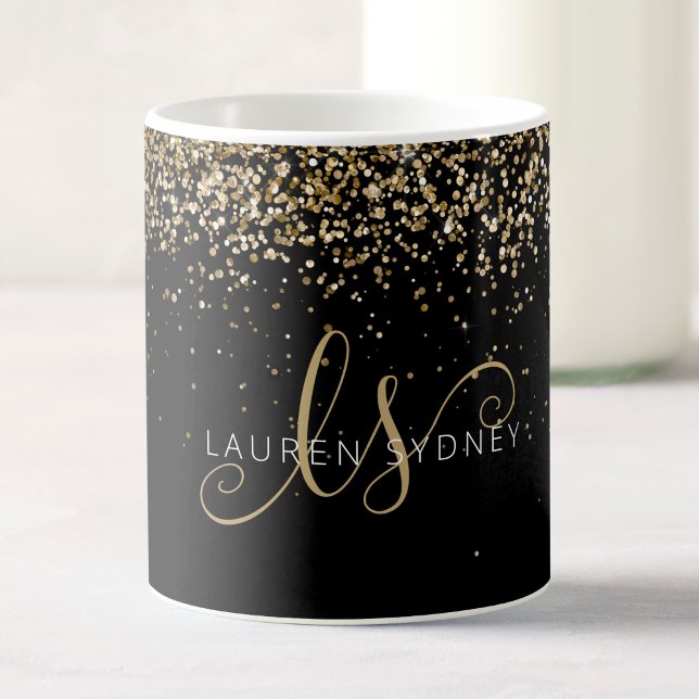 Caneca De Café Nome do Monograma do Glitter Dourado (A personalized mug with your monogram in a chic font and gold glitter on a black background.)
