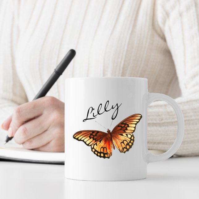 Caneca De Café Nome do Monograma do Script Girly Butterfly (Criador carregado)