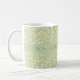 Caneca De Café Nome do Monograma Elegante Padrão Folha Pastel Ve