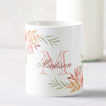 Caneca De Café Nome do Monograma Floral com Cor de Água Rosa Pers<br><div class="desc">Uma bela mão verde-rosa-pincelada e senzenta pintada com aquarela ilustração floral numa caneca com seu próprio monograma personalizado e nome.</div>