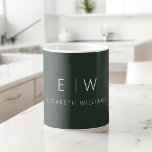 Caneca De Café Nome do Monograma Moderno e Elegante Verde Escuro<br><div class="desc">Elevem a sua rotina matinal com a nossa Lata de Café Verde Moderno e Minimalista Verde Negra. Esta caneca elegante e na moda traz um toque de elegância contemporânea ao seu ritual diário de café. Criado com qualidade em mente, apresenta uma design minimalista em preto e branco clássico, fazer uma...</div>