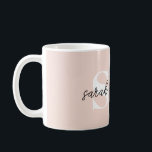 Caneca De Café Nome do Monograma Personalizado Moderno - Rosa<br><div class="desc">Monograma Personalizado Moderno Nome Pink Coffee Mug</div>