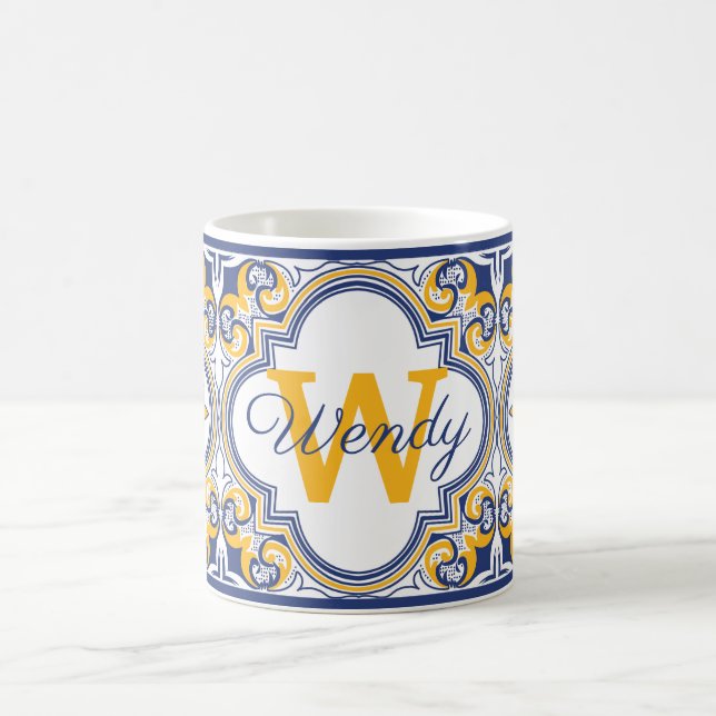 Caneca De Café 💙💛 Nome + inicial Azulejos  (Centro)