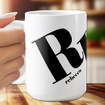 Caneca De Café Nome inicial do Monograma<br><div class="desc">Seu monograma inicial em letras quentes grandes junto com seu primeiro nome embaixo é apresentado nesta caneca de café única - perfeita para você mesmo ou é um presente. *DICA: talvez seja necessário usar as ferramentas Editar para ajustar o posicionamento da sua versão inicial.</div>