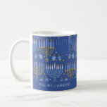 Caneca De Café Nome Personalizado Chanucá Azul Menorah<br><div class="desc">Celebre o Festival das Luzes em estilo com esta caneca de café Hanukkah personalizada, apresentando uma bela design de menorah azul. Personalize a caneca com o seu nome ou o nome de uma pessoa amada para criar um presente pensativo e monótono para a temporada de férias. Perfeito para beber suas...</div>