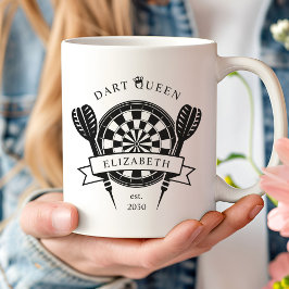 Caneca De Café Nome personalizado preto e branco Dart Queen Coffe