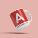 Caneca De Café Nome personalizado vermelho de bloco de cor negrit<br><div class="desc">Nome personalizado vermelho-branco moderno de bloco de cor giro-vermelho. Com espaço para iniciais e nome. As cores podem ser alteradas.</div>