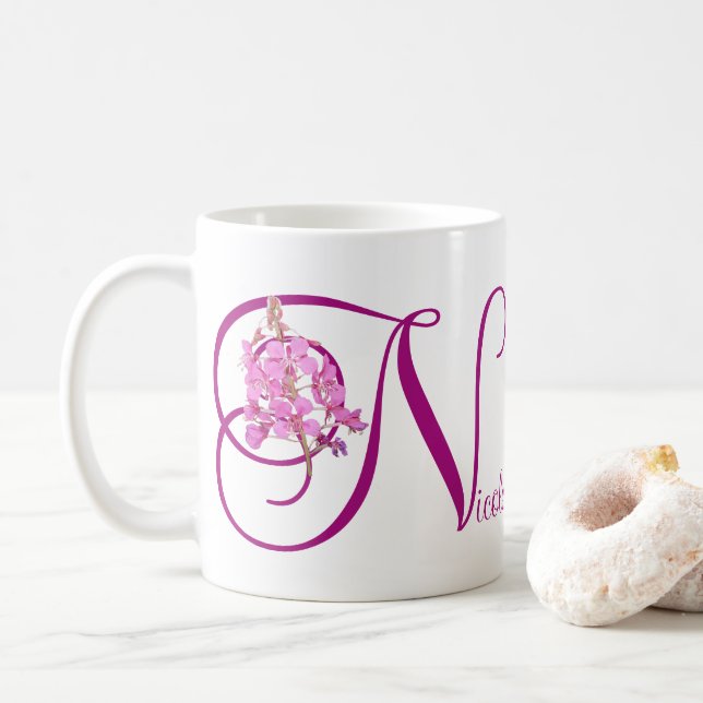 Caneca De Café Nome personalizável Nicole rosa monograma floral (Com Donut)