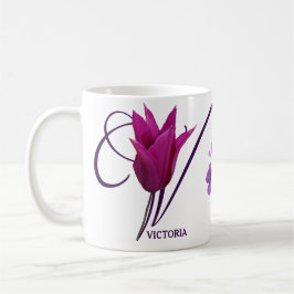 Caneca De Café Nome personalizável Vitória monograma bonito flora