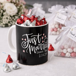 Caneca De Café Nomes de Script de Recem casados do HEARTS Data de