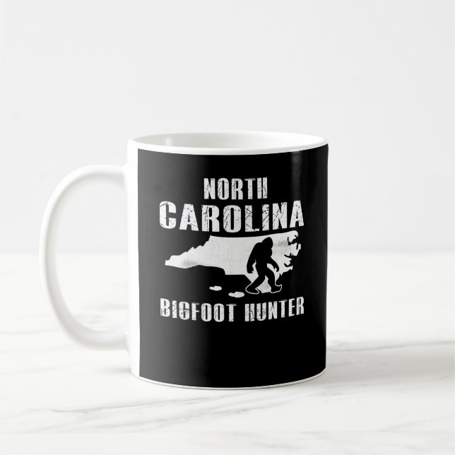 Caneca De Café North Carolina Bigfoot Hunter Funny Sasquatch Gift (Esquerda)