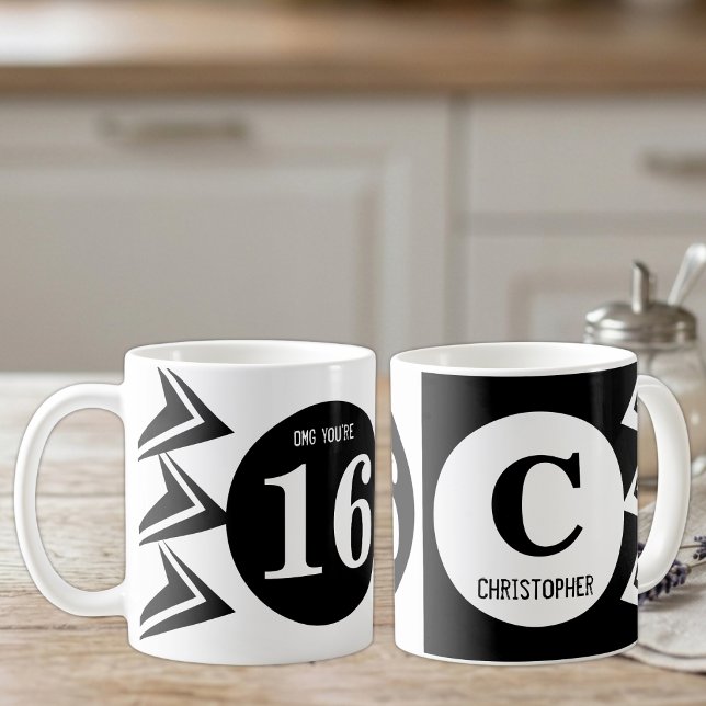 Caneca De Café Nossa você tem 16 monograma nome branco e preto (Criador carregado)