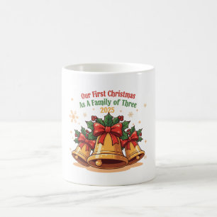 Caneca De Café Nosso Primeiro Natal como uma Família de Três 2025