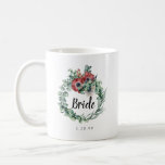 Caneca De Café Noturno Red Floral Eucalyptus Bride<br><div class="desc">O design botânico de inverno apresenta uma coroa de Boho eucalipto com anêmonas vermelhas de burgundy. A noiva está escrita no centro. Sua data de casamento abaixo. Também estão disponíveis para madrinhas, madrinhas de casamento, mãe da noiva, mãe do noivo e florista. Comprar um para cada membro do partido noivo....</div>