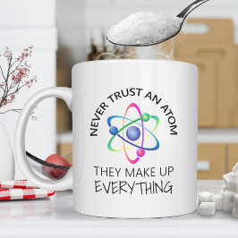 Caneca De Café Nunca Confie em um Atom